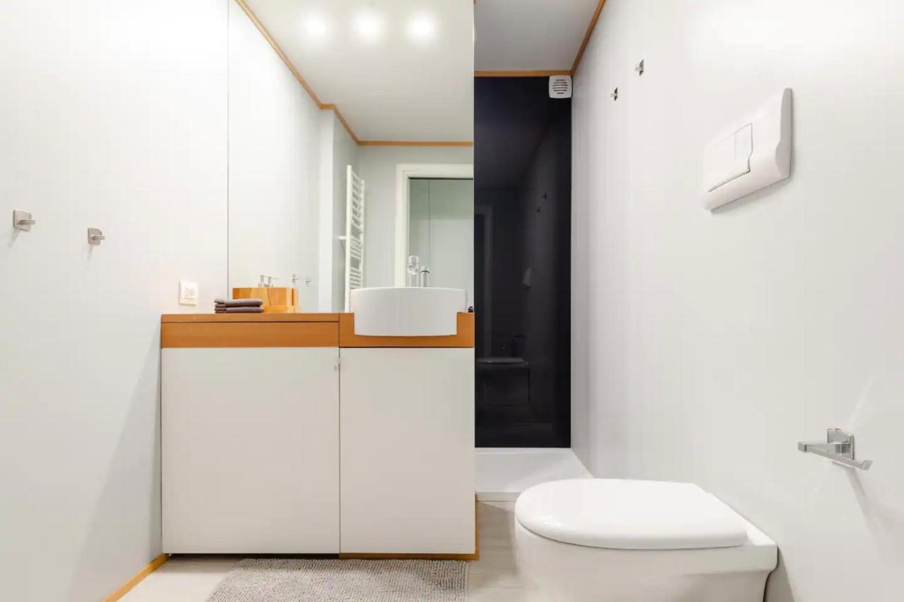 Design Spacious Loft In Navigli - Hosted By Sweetstay ミラノ エクステリア 写真